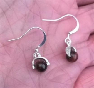 Minerální náušnice byčí oko ozdobné 6,4 x 6,4 mm (X1298)