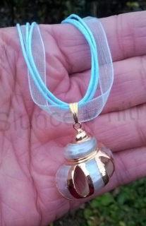 Minerální přírodní náhrdelník pozlacená mušle, lastura (X1315)