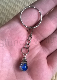 Přívěsek na klíče - zvoneček pro štěstí tmavomodrý (H400)