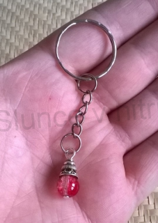 Přívěsek na klíče - zvoneček pro štěstí červený (H402)