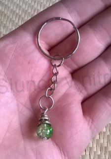 Přívěsek na klíče - zvoneček pro štěstí zelený (H405)