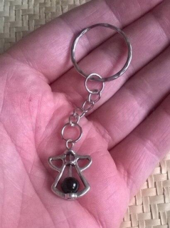 Přívěsek na klíče - andílek pro štěstí černý (H409)