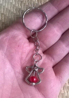 Přívěsek na klíče - andílek pro štěstí červený (H413)