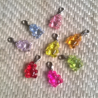 Přívěsek na klíče - medvídek s karabinkou (H417)