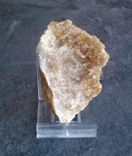 Drúza kalcitu žlutého, medového 55 g (Česká Republika) (X1360)