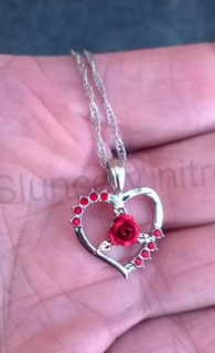 Náhrdelník srdce s růžičkou a křišťálky (BD629)