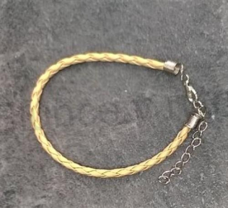 Splétaný náramek z umělé kůže s karabinkou béžový (N9)