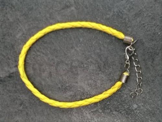 Splétaný náramek z umělé kůže s karabinkou žlutý (N9)