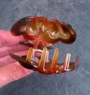 Střední skřipec do vlasů s ozdobou srdce. srdíčko 8,5 x 5,4 cm (H416)