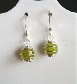 Minerální olivínové ozdobné náušnice platinové 8,2 x 8,2 mm (X1471)