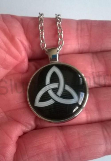 Náhrdelník s přívěškem Triquetra (BD688)