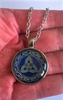 Náhrdelník s přívěškem Triquetra (BD690)