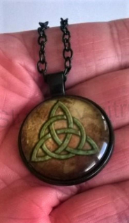 Náhrdelník s přívěškem Triquetra (BD691)